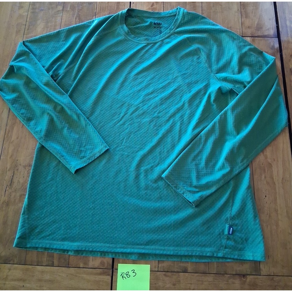 REI Mens Shirt Sz XLarge Lightweight Crew Baselayer Leica Green Long Sleeves EUC